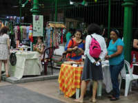 Público confere exposições no Mercado dos Pinhões.
