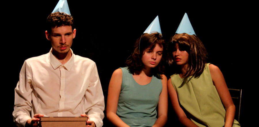 “Elefantes Famintos” faz temporada no Sesc Emiliano Queiroz