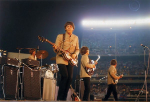 The Beatles ao vivo no Shea Stadium em 1965