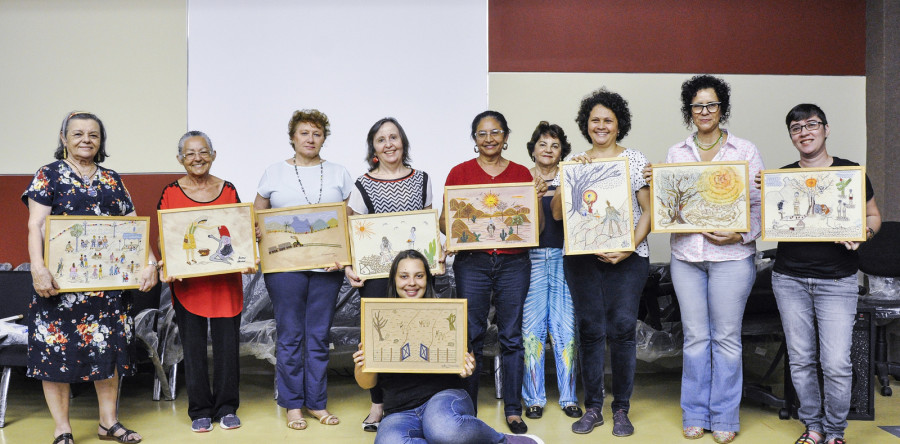 Exposição reconta “O quinze” através de bordados