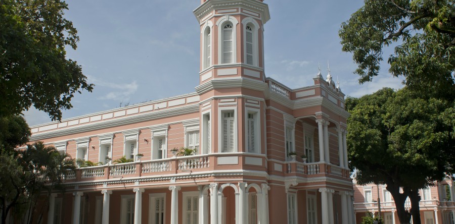 Programa Bolsa de Iniciação Acadêmica oferta 900 bolsas