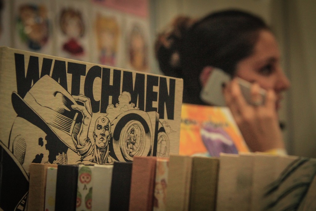 O espaço Artist's Alley foi um dos destaques da segunda edição da Geek Expo. Em destaque na imagem, versão da HQ Watchmen. (Foto: Filipe Pereira)