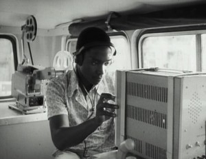 Frame do documentário "Mozambique, journal d'une indépendance" (2003), de Margarida Cardoso