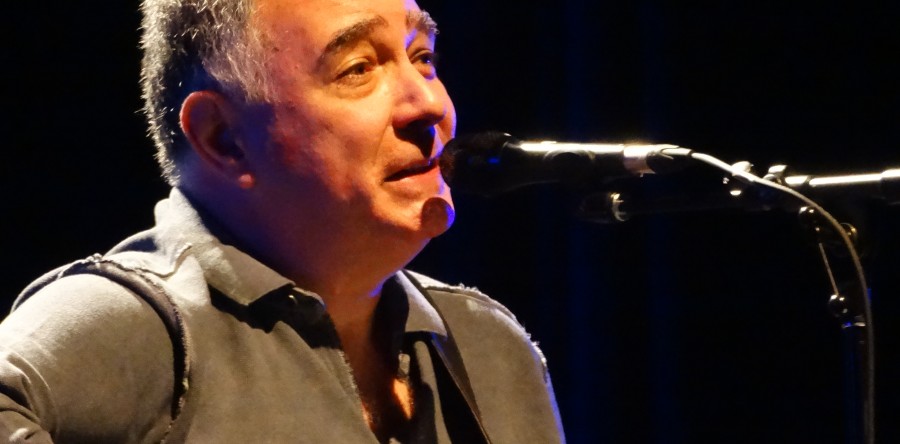 O Disco da Semana apresenta”Amores Absurdos”, de Celso Viáfora