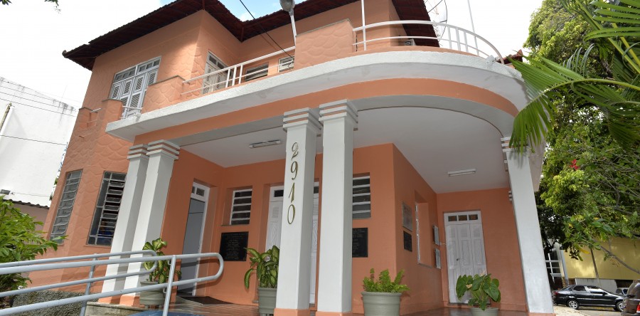 Rádio Universitária FM abre vagas para bolsistas