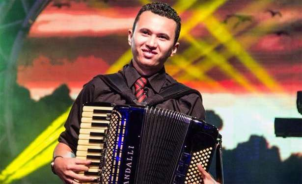 Brasileirinho apresenta Nonato Lima e regional