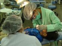 Os estudantes realizam cerca de 300 atendimentos diários nas sete clínicas, em Fortaleza. (Foto: Internet)