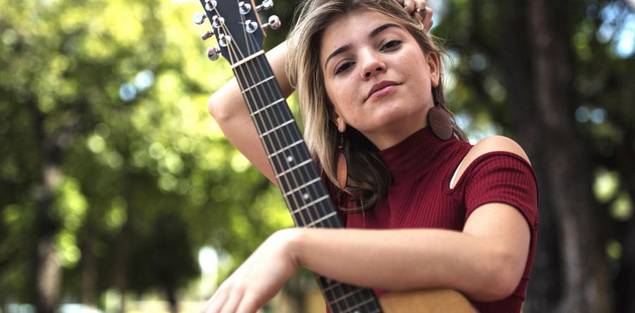 Camila Marieta e os desejos de uma jovem cantora