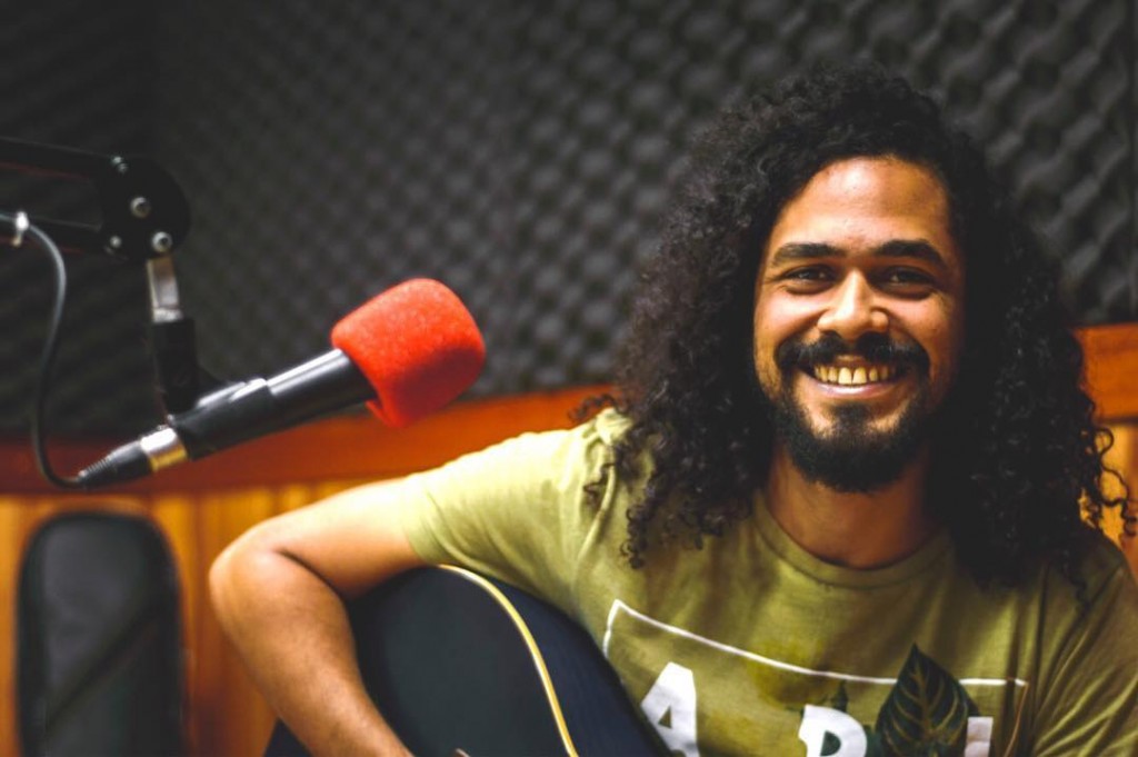 O músico Zéis, vocalista da banda Capotes Pretos na Terrrr Mafim, foi um dos participantes do Ceará Sonoro (Foto: Emanuel Silva)