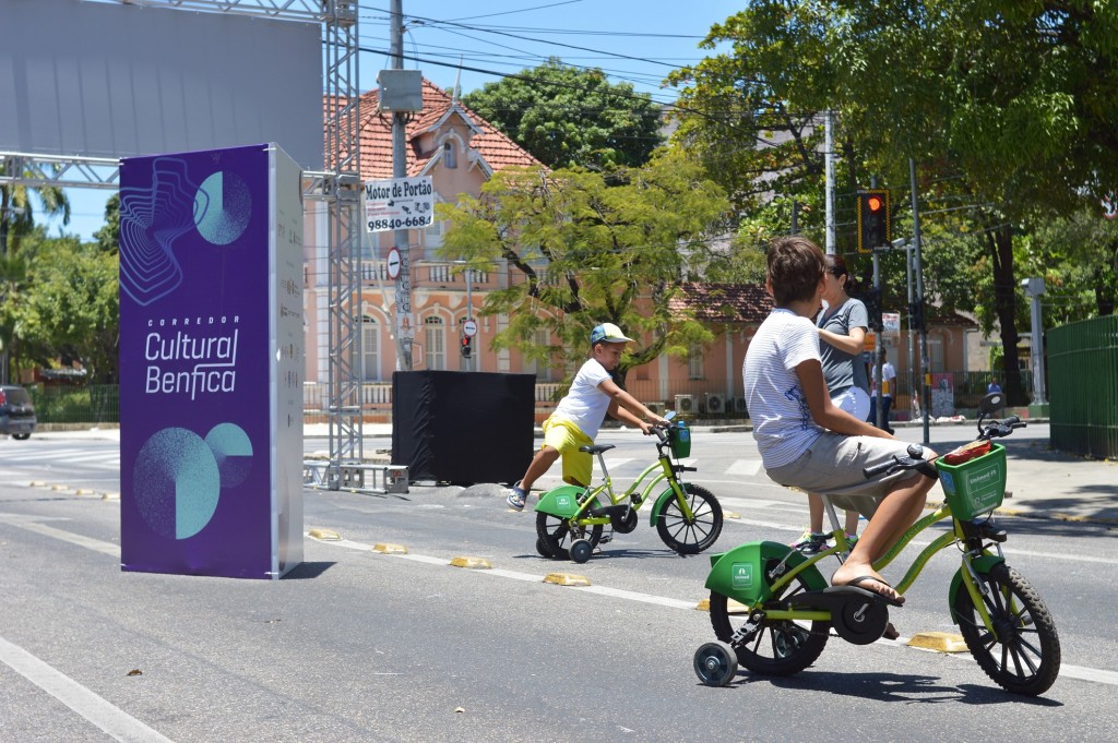 A Ciclofaixa de Lazer faz parada no Corredor Cultural do Benfica (Foto: Rômulo Santos)