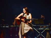 Rebeca Câmara no lançamento de seu álbum no Teatro Ceará Show (Foto: Luciana Portela)