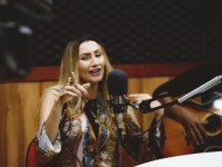 A cantora e compositora de forró Rita de Cássia viu seu público crescer ao lançar versões acústicas de suas músicas (Foto: Emanuel Silva)