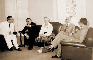 Antonio Martins Filho, Jean-Paul Sartre, Simone de Beauvoir, Milton Dias e Fran Martins. 