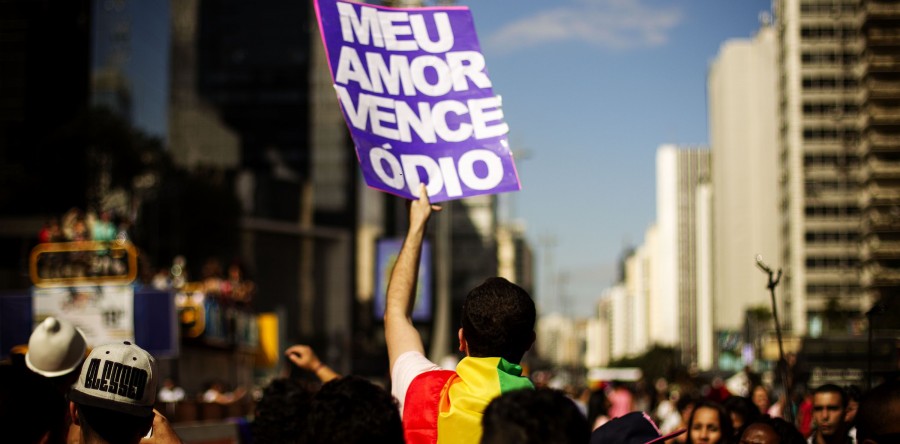 Rádio Debate discute a homofobia e o racismo no Brasil