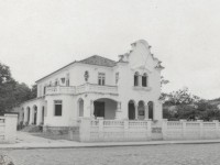 A Casa de Cultura Francesa foi fundada em 1968, mas iniciou suas atividades em março de 1969. Na imagem, uma foto antiga do prédio onde, até hoje, funciona a CCF (Foto: Reprodução/Internet)