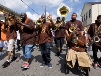 A Hot 8 Brass Band é uma banda especializada em instrumentos de sopro (Foto: Divulgação/Internet)