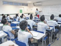 Estudantes da Escola Estadual de Ensino Profissional Jaime Alencar de Oliveira, no bairro Luciano Cavalcante. No Ceará, uma em cada três escolas funciona em tempo integral (Foto: Thiago Gadelha/Diário do Nordeste)