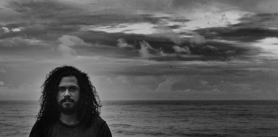 Teatro Universitário recebe show intimista de Zéis