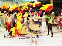 A quadrilha junina Babaçu se prepara durante todo o primeiro semestre para as apresentações que acontecem nos festejos juninos de Fortaleza (Foto: Reprodução/Youtube)