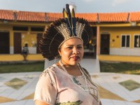 Cacique Irê graduou-se no curso de Licenciatura Intercultural Pitakajá I, realizado pela UFC e hoje é diretora da Escola Indígena Jenipapo-Kanindé (Foto: Thiago Gadelha/Diário do Nordeste)