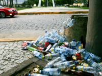 Fortaleza possui mais de mil pontos irregulares de lixo (Foto: Kid Júnior/Agência Diário)