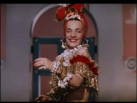 Carmen Miranda foi a primeira luso-brasileira a deixar a sua impressão na calçada da fama de Hollywood
(Foto: Reprodução/Tv Futura)