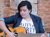 A cantora e compositora de 20 anos Ana Vilela é a dona do sucesso Trem Bala (Foto: Divulgação/Internet)