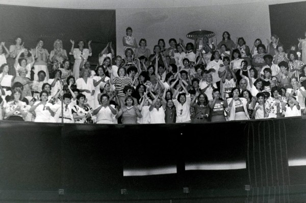 A Bancada do Batom foi fundamental para a garantia de direitos às mulheres na Constituição de 1988. Na época, o Congresso contava com 24 deputadas e estas auxiliaram no avanço de garantias trabalhistas e de outros setores sociais (Foto: Reprodução/Agência Senado) 