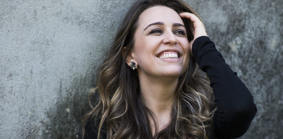 Programa Fim de Tarde toca Roberta Sá