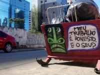 O empreendedorismo possui diversas faces e uma das mais crescentes é a vertente social. O projeto Pimp My Carroça é um exemplo. Criado no começo dos anos 2000, a sua ideia é levar a arte do graffiti para a ferramenta de trabalho dos catadores (Foto: Reprodução/Internet)