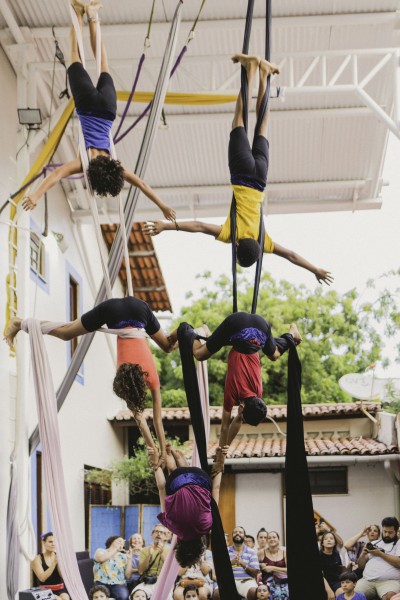 A artista e professora Gabriela Jardim é gestora da Escola Quintal Aéreo, uma das iniciativas que contribui para a disseminação da arte circense em Fortaleza (Foto: Marieta Rios)