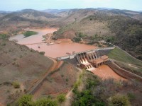 O PL 2787/2019 tipifica o crime de ecocídio, especialmente um tipo penal para aquele que cause rompimento de barragem. Na foto, a barragem de Mariana em Minas Gerais (Foto: Reprodução/Internet)