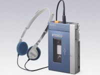 O lançamento do Walkman representou uma revolução na indústria fonográfica. Na imagem, o TPS-L2, primeiro Walkman produzido pela Sony, em 1979 (Foto: Reprodução/Internet)