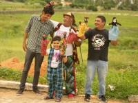 Jadiel Lima (à esquerda) conheceu o Mestre da Cultura Gilberto Calungueiro ainda na infância, em sua cidade natal, Icapuí (Foto: Bruno Elvis/Divulgação)