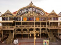 O Theatro José de Alencar, situado no Centro de Fortaleza, é um patrimônio histórico tombado pelo Instituto do Patrimônio Histórico e Artístico Nacional (IPHAN) (Foto: Reprodução/Internet)