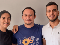 Os alunos Davidson Ferrer, Luan Figueiredo e Kelvia Leal  da Faculdade de Tecnologia Centec Cariri desenvolveram uma maiones vegana à base de coco verde (Foto: Reprodução/Revista Cariri)