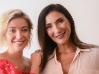 Luiza Possi e Zizi Possi subiram ao palco juntas, em 2019, para cantar as canções do repertório de sucesso de Zizi Possi (Foto: Talita Alencar/ Divulgação)