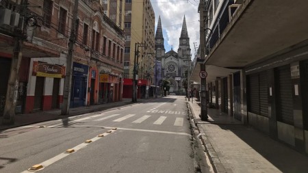 Comércio fechado no centro de Fortaleza (Foto: Beatriz Farias/ SVM)