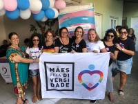 Integrantes do Mães Pela Diversidade Ceará na Biblioteca Pública Municipal de Fortaleza durante evento em alusão ao dia Nacional de visibilidade de Travestis e Transexuais (Foto: Reprodução/Instagram)