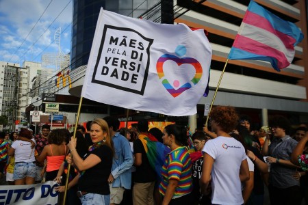 O Mães Pela Diversidade esteve presente na 20ª Parada pela Diversidade Sexual de Fortaleza, em 2019 (Foto: Fabiane de Paula/Diário do Nordeste)