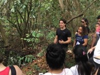 Gabriel Aguiar (de blusa preta) é formado em Biologia pela Universidade Federal do Ceará. Sua monografia teve como tema "Mamíferos não-voadores do Parque do Cocó: Composição e Impactos Associados (Foto: Arquivo Pessoal)