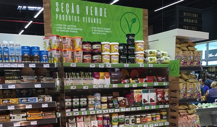 Os produtos veganos estão ganhando mais espaço nos supermercados (Foto: Reprodução/Internet)