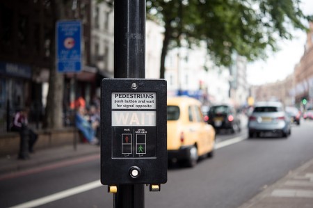 A automação nos sinais de pedestres é uma das soluções no contexto do novo planejamento urbano (Foto: Divulgação)