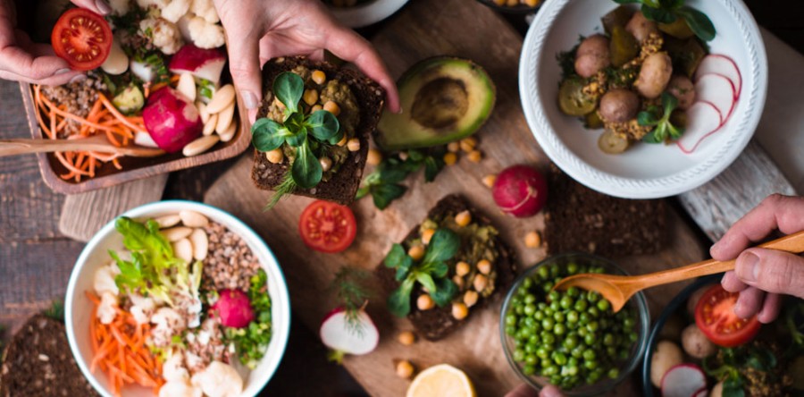 O que é o veganismo popular?