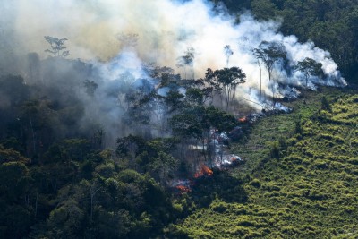 A região que apresenta maiores índices de desmatamento, também chamada de arco do desmatamento, decorre, principalmente, do avanço do agronegócio (Foto: Daniel Beltra/Greenpeace)