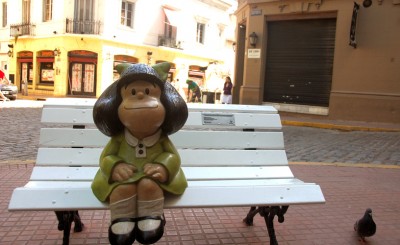 Em Buenos Aires há um roteiro turístico que visita as estátuas de personagens dos quadrinhos, incluindo Mafalda (Foto: Eduardo Epifanio/WelcomeArgentina)