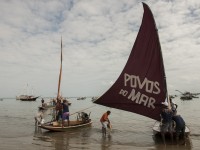 A Exposição Aquavelas abre a 10ª edição do Encontro Sesc Povos do Mar. Dez artistas visuais cearense estampam as velas das jangadas com suas obras (Foto: Jr. Panela)