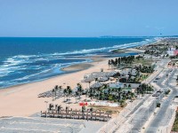 A Praia do Futuro é conhecida como local de risco de afogamento fatal (Foto: Kid Júnior/Diário do Nordeste)