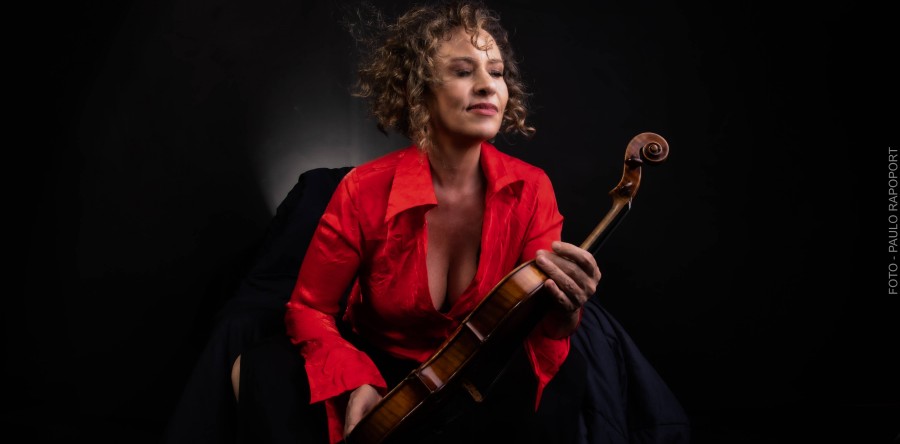 Violinista Ana de Oliveira apresenta seu novo álbum solo