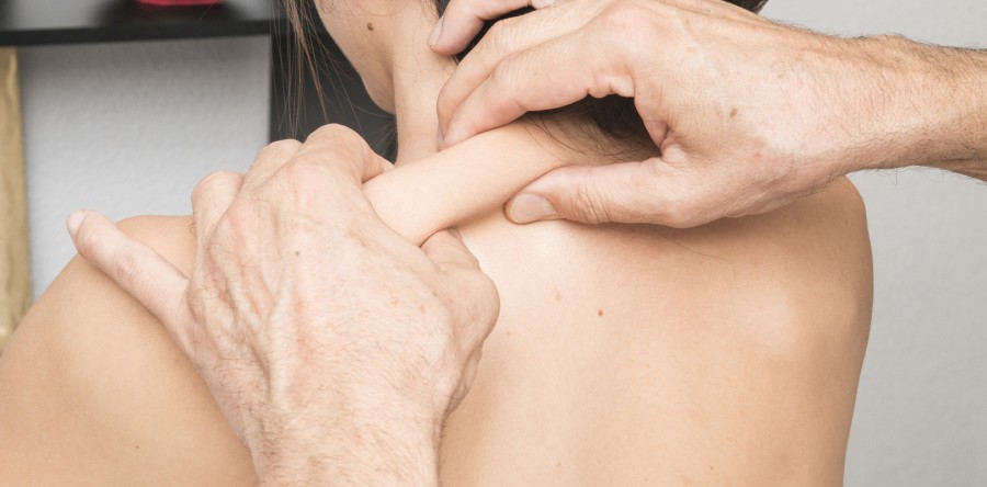 Dor nas costas causa afastamentos no trabalho no Brasil